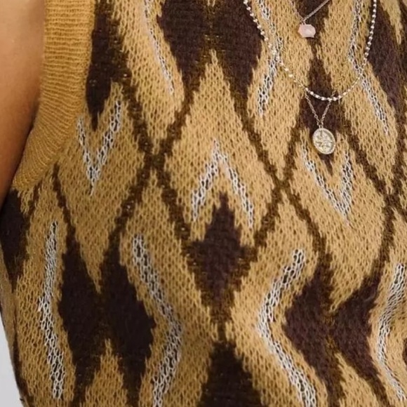 Brown and Tan Argyle Knit Sweater Vest • Size: XL - Picture 4 of 14